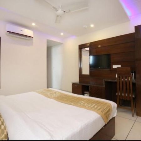 Hotel Silver Palm Zirakpur Extérieur photo