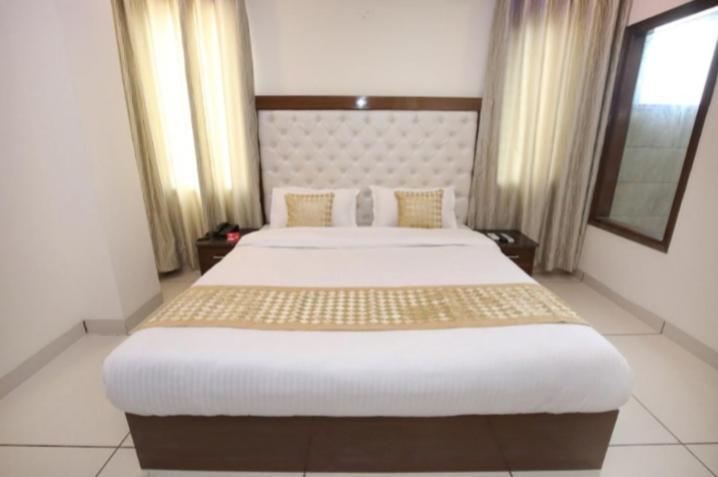 Hotel Silver Palm Zirakpur Extérieur photo