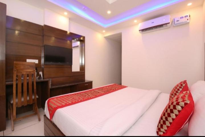 Hotel Silver Palm Zirakpur Extérieur photo