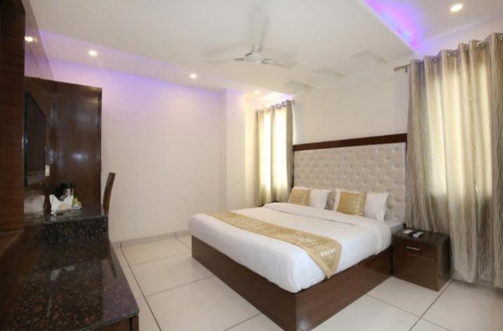 Hotel Silver Palm Zirakpur Extérieur photo