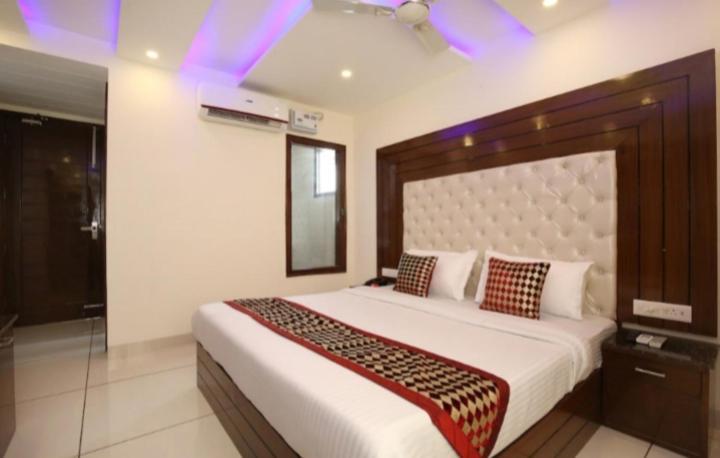 Hotel Silver Palm Zirakpur Extérieur photo