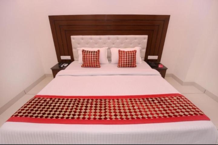 Hotel Silver Palm Zirakpur Extérieur photo